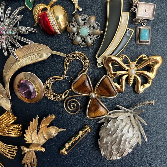 VTG Assorted Brooches and Earrings Lot (see the description) - Picture 6 of 9